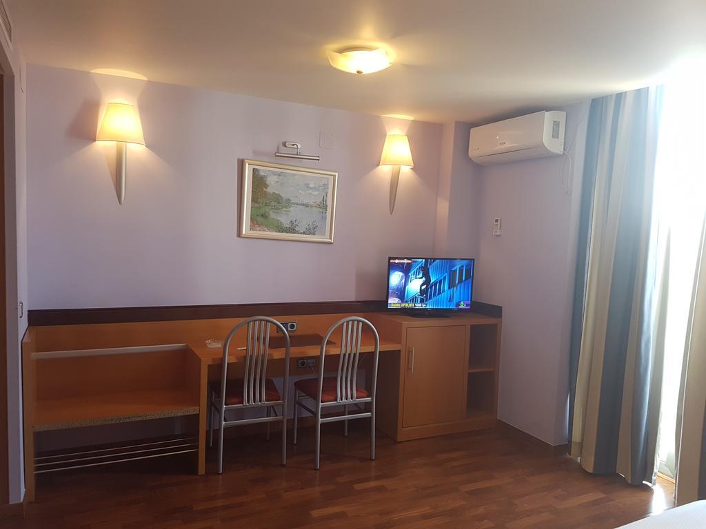 Hotel Isur Llerena Dış mekan fotoğraf